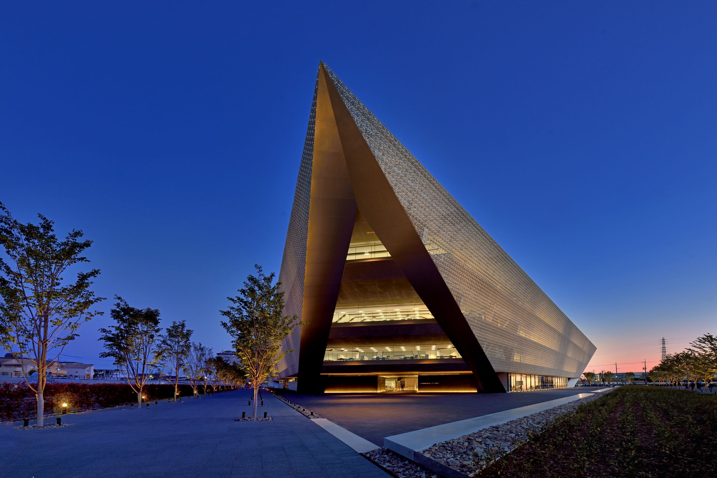 GEOMETRIC. ARCHITECTURE: OTEMON GAKUIN UNIVERSITY ACADEMIC-ARK 幾何建築之美 - 展現神秘感與吸引力的學習場域