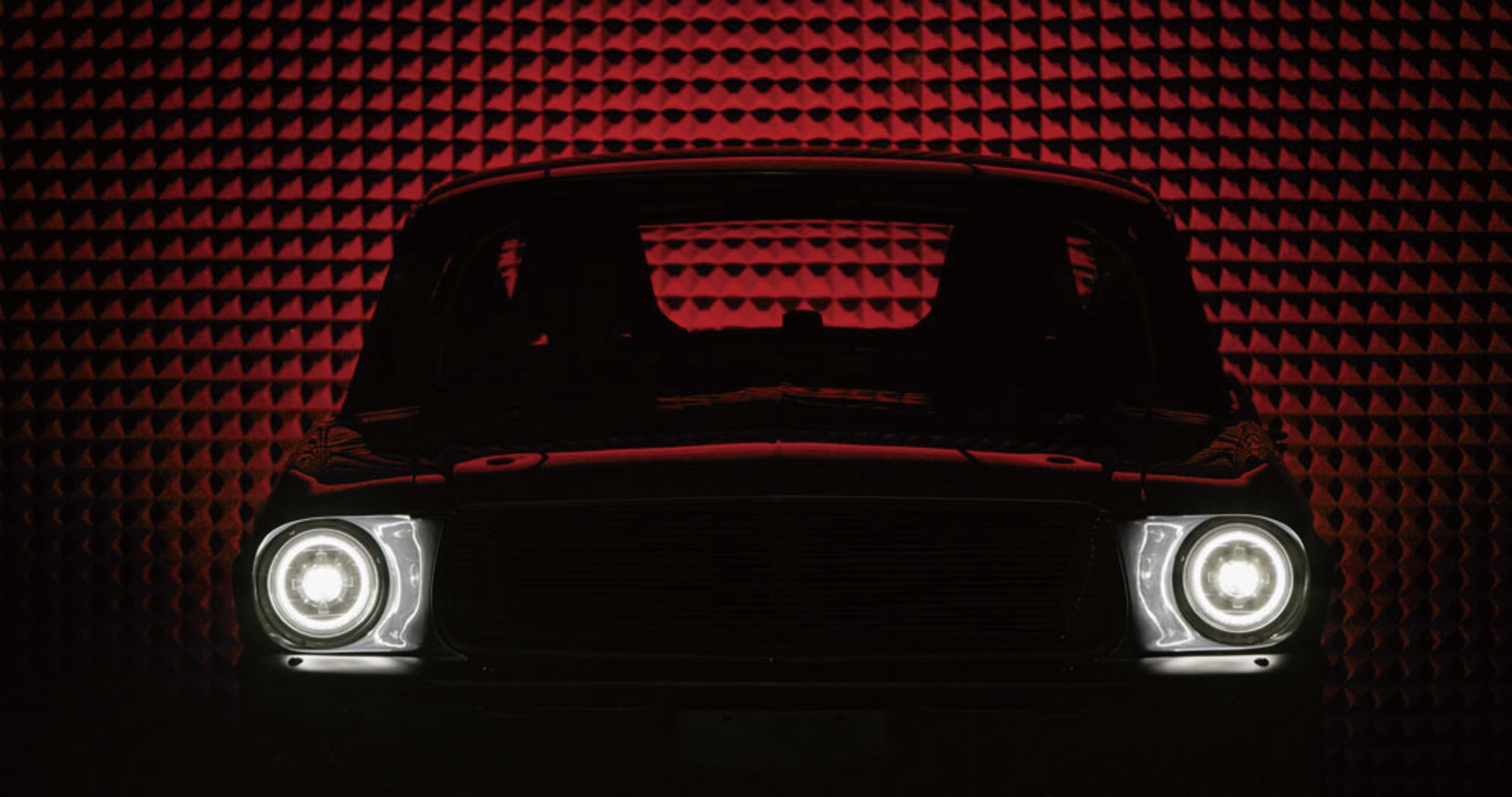 透過電氣化，1960 年代老野馬不僅重出江湖，而且一來就是 499 輛。