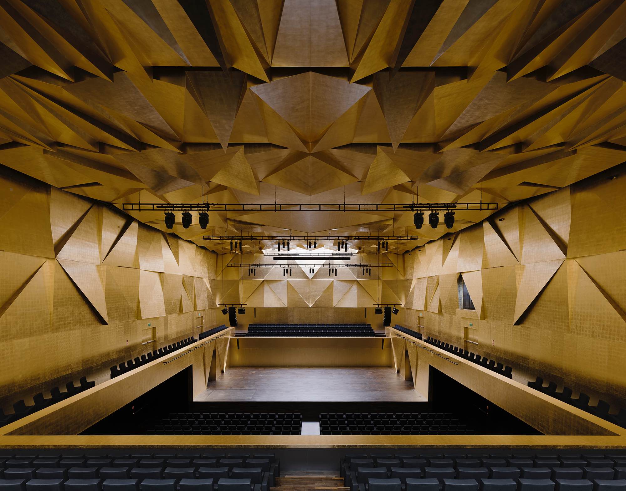 Mieczyslaw Karlowicz Philharmonic Hall 冰山般的新表現主義存在