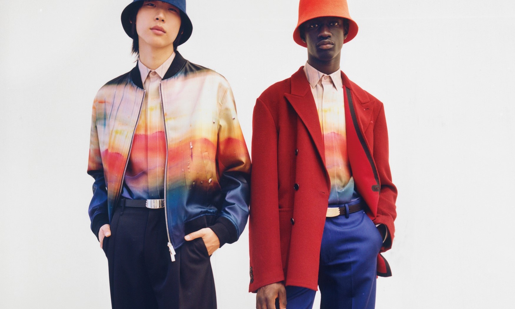 從帽子延續到服裝，讓色彩變化的畫布更加蔓延。尤其是風格兼具休閒與正式的可麗露帽飾，與服裝的顏色搭配讓整體感更為一致。