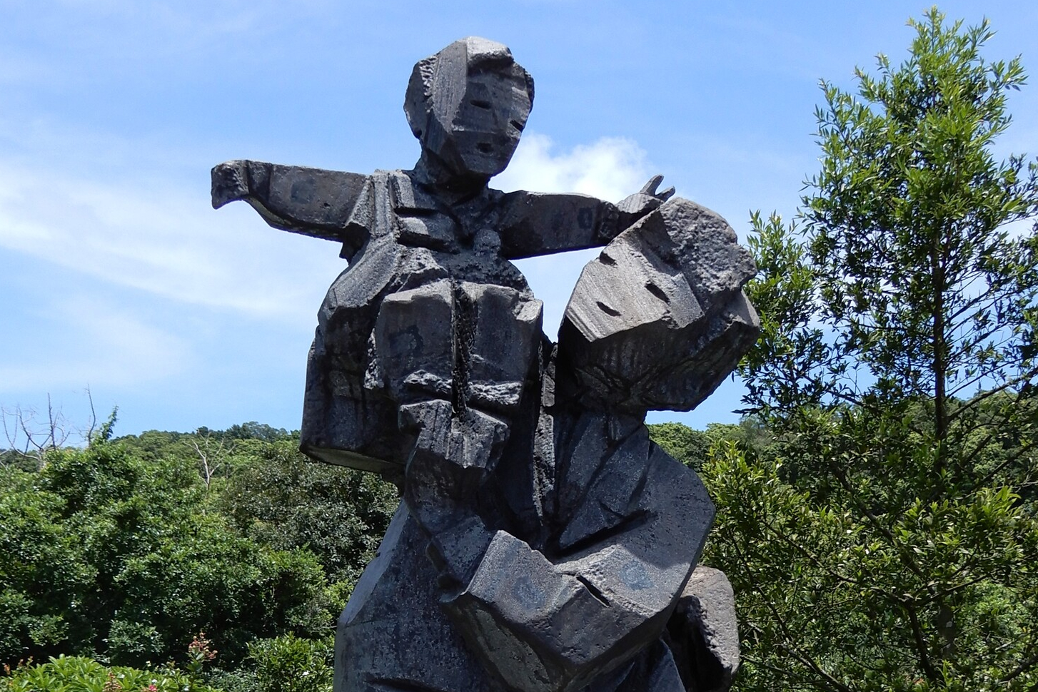 《人間系列》中 的「人生百態」之作，藉由父親撐托住小孩的姿態，將傳承的意象和細膩的情感展現在人物互動中。