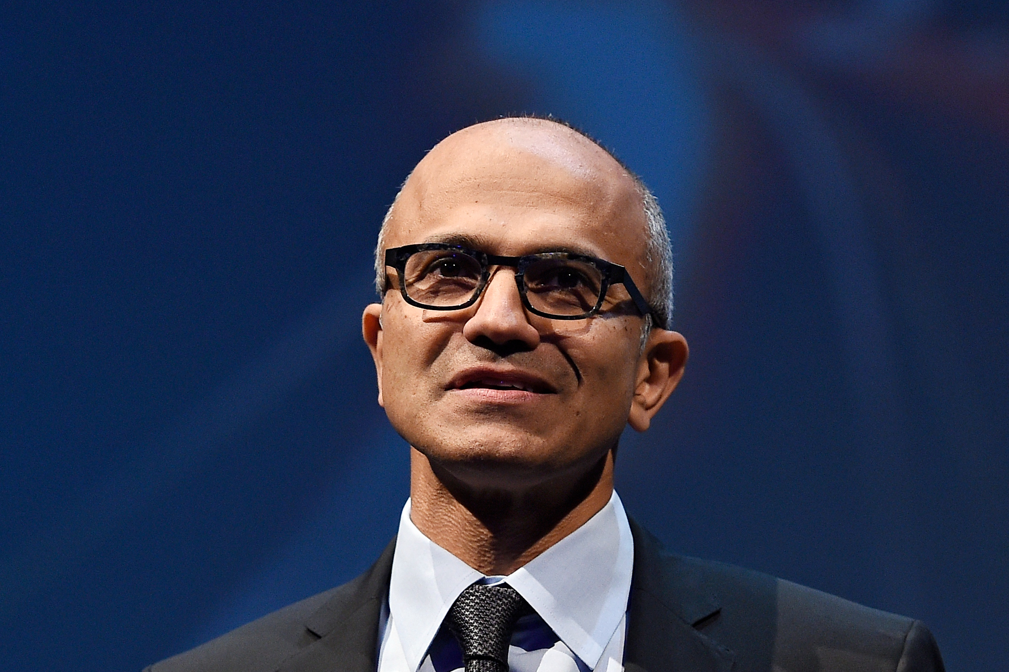 SATYA NADELLA 帶領微軟重返世界第一榮耀的微笑工程師