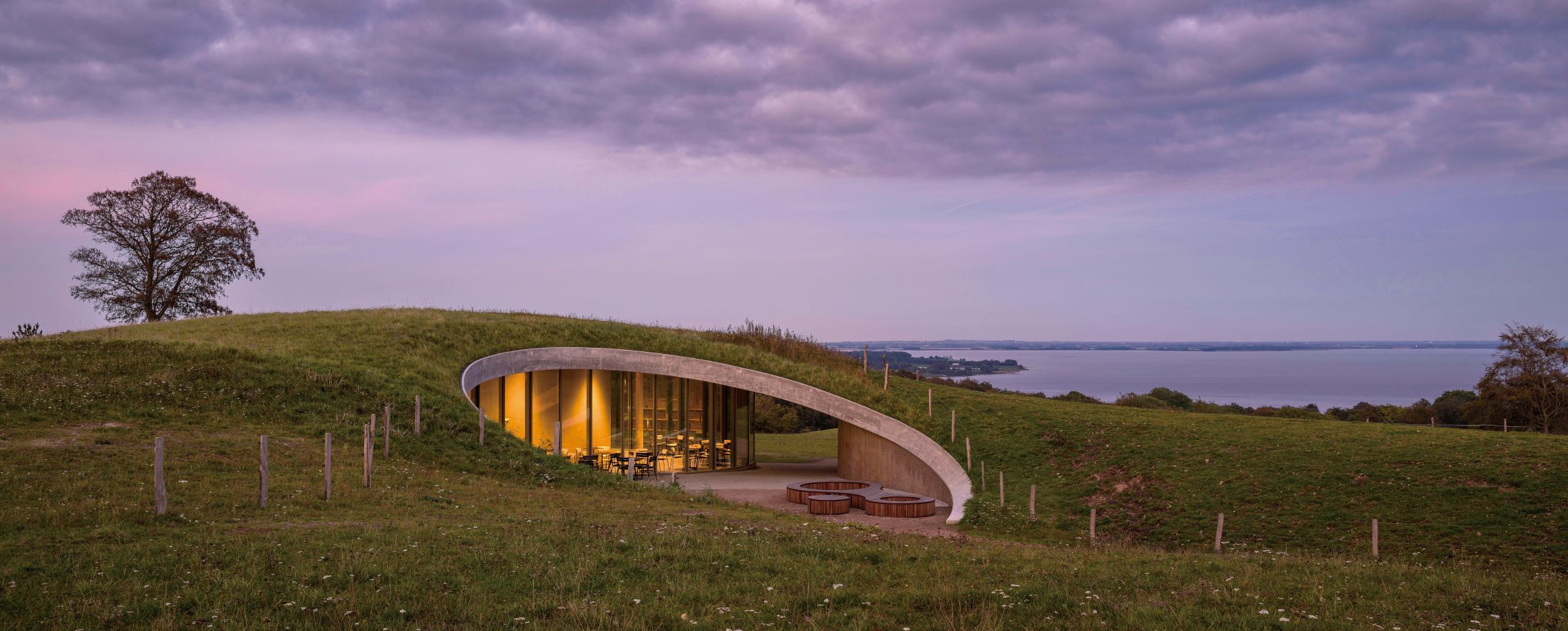 LANDSCAPE ARCHITECTURE: SKAMLINGSBANKEN VISITOR CENTRE 景觀建築 與環境共舞 - 鑲在丘陵裡的遊客中心