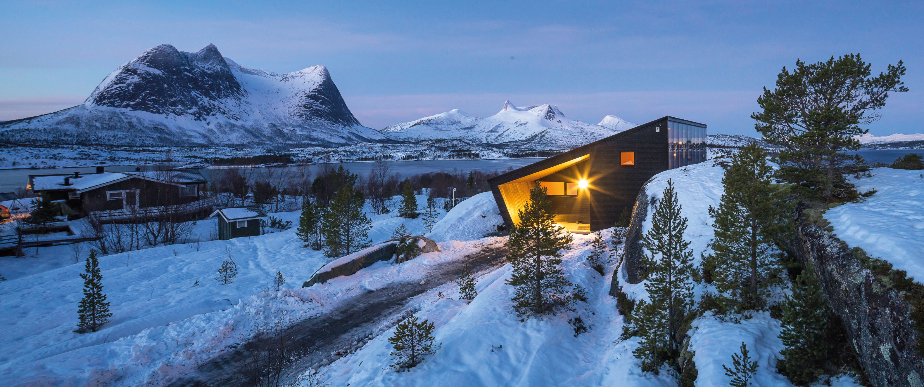 EFJORD RETREAT CABIN 峽灣小島上的避世小屋