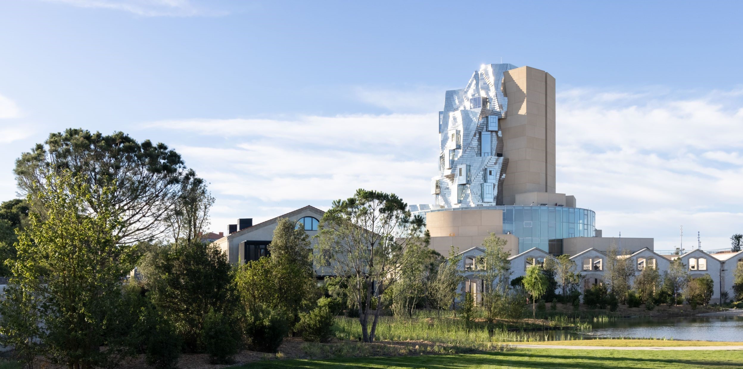 FAIRY- LIKE BUILDINGS: Luma Arles Arts Centre 童話異想建築 - 不鏽鋼城堡異想