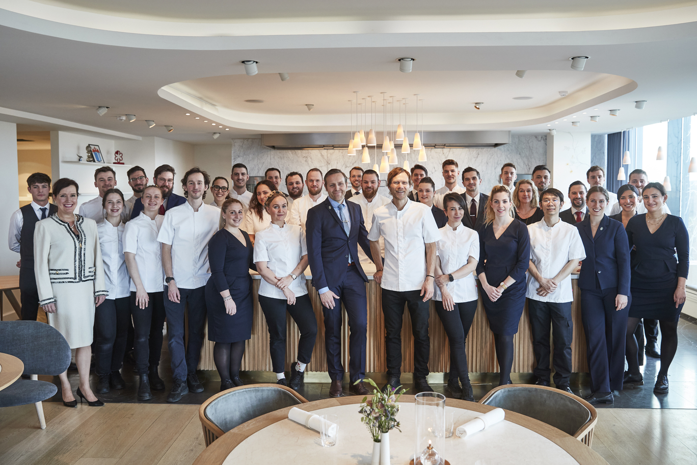 由主廚Rasmus Kofoed 與合夥人兼侍酒師 Søren Ledet 所帶領的 Geranium 大家庭。