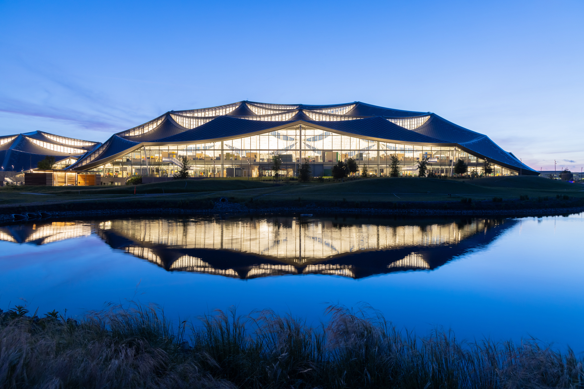 OFFICE OF THE FUTURE: GOOGLE BAY VIEW CAMPUS 未來辦公室 - 以人為本的永續設計