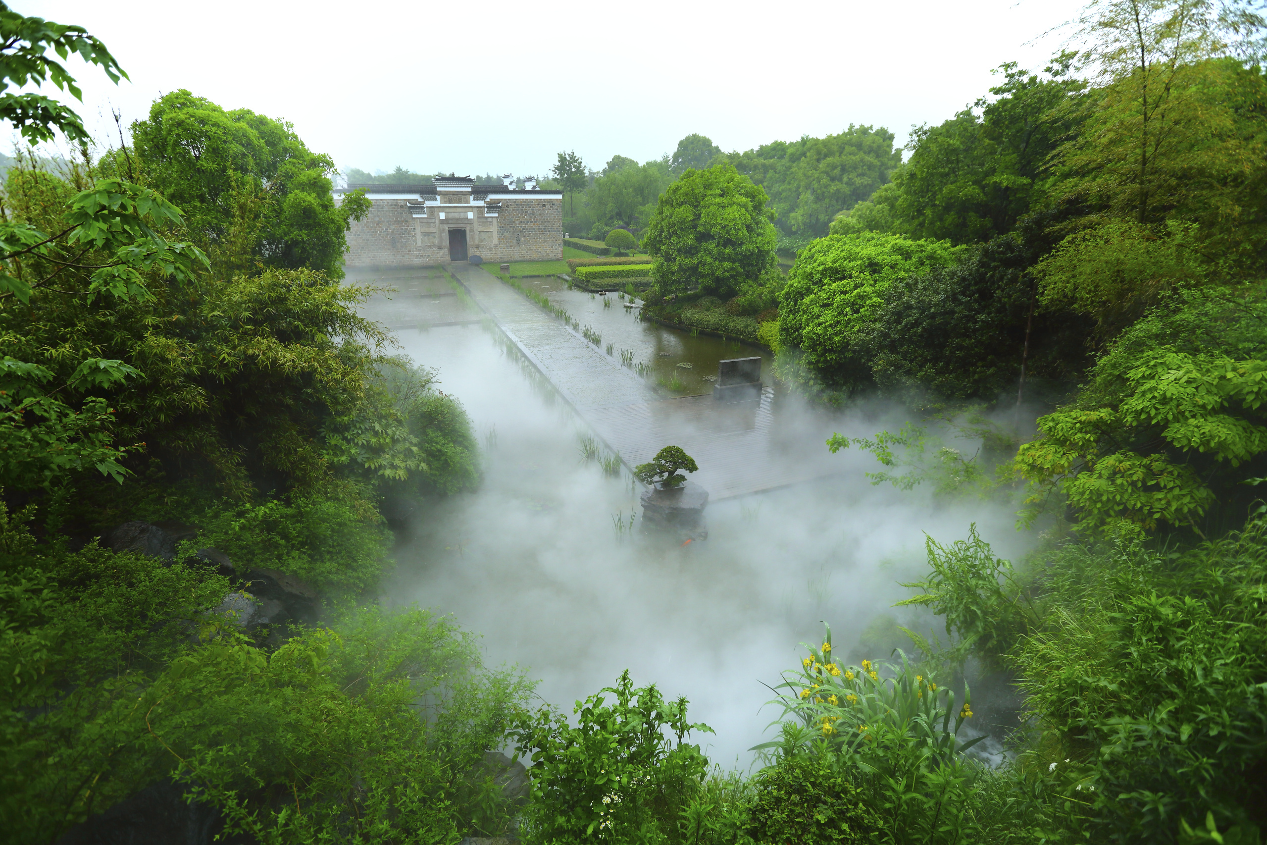 養雲安縵位處於上海市郊寧謐的樟樹園林中。