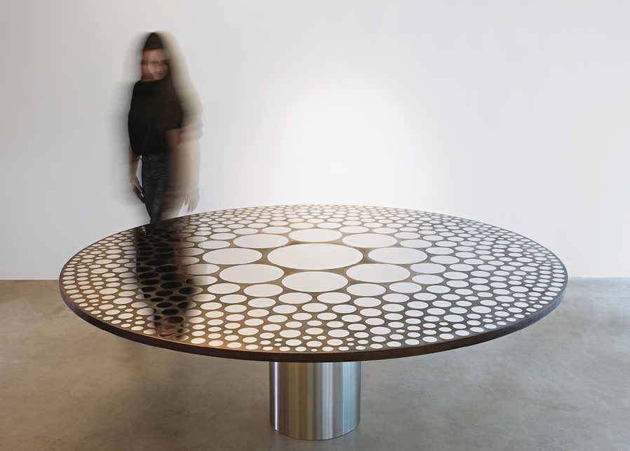 Paul Cocksedge 擅於將冷硬的金屬轉換成和諧的視覺型態。