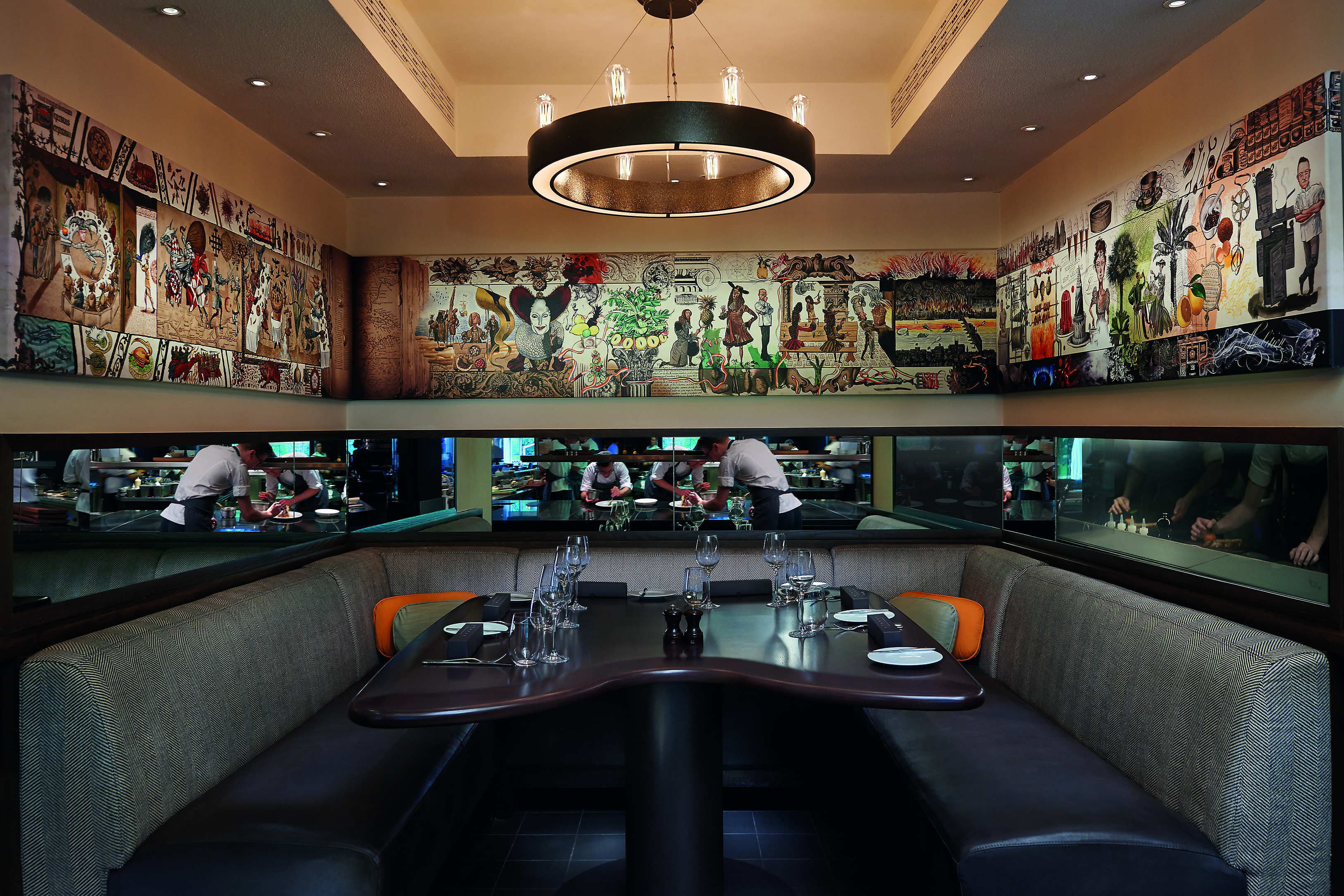 最多 12 位賓客的私人用餐包廂，顯露出百年迷人的英式風情。