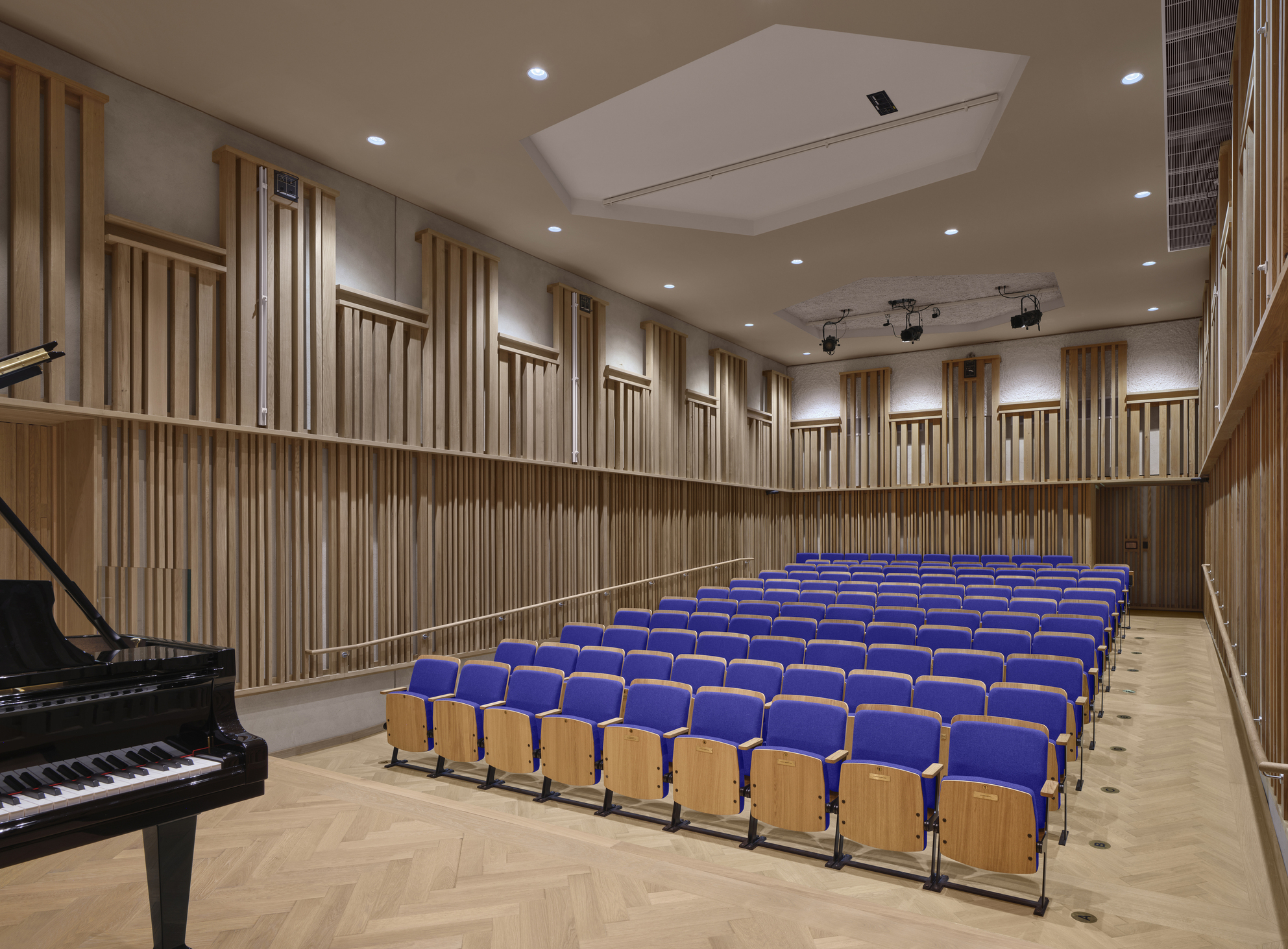 有最佳音響與錄音設施的私密場地，可用於演出、講座和會議。