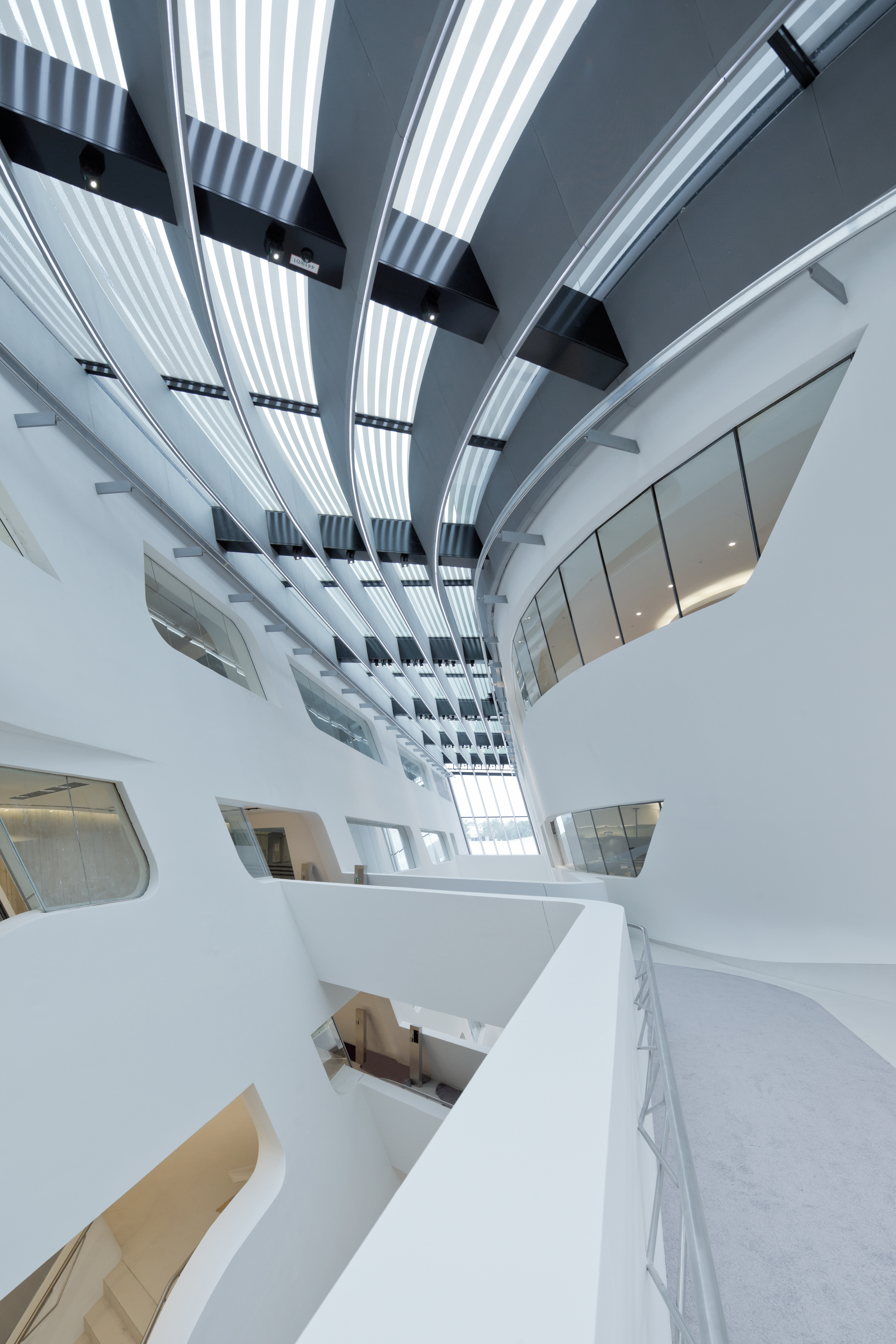 TOP 10 LIBRARIES OF THE YEAR: University of Economics Vienna 全球風格圖書館 - Zaha Hadid 的太空感建築